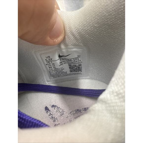 Size 5.5 (GS) - Nike Kobe 8 Protro Low White Metallic Gold bs940 - Picture 6 of 6